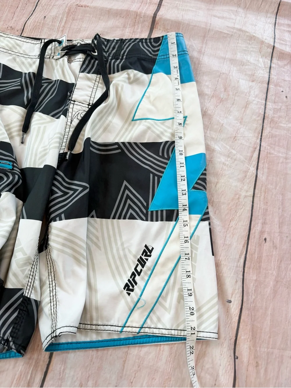 Vintage Y2K RipCurl White Black Blue Lighting Bolt Board Shorts. Size 31